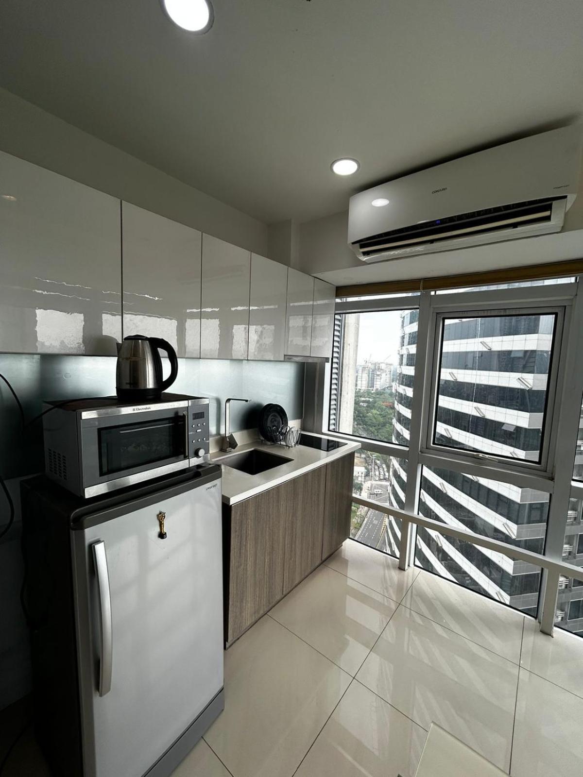 Oasis Regency @ Fort Victoria Bgc Тагиг Экстерьер фото
