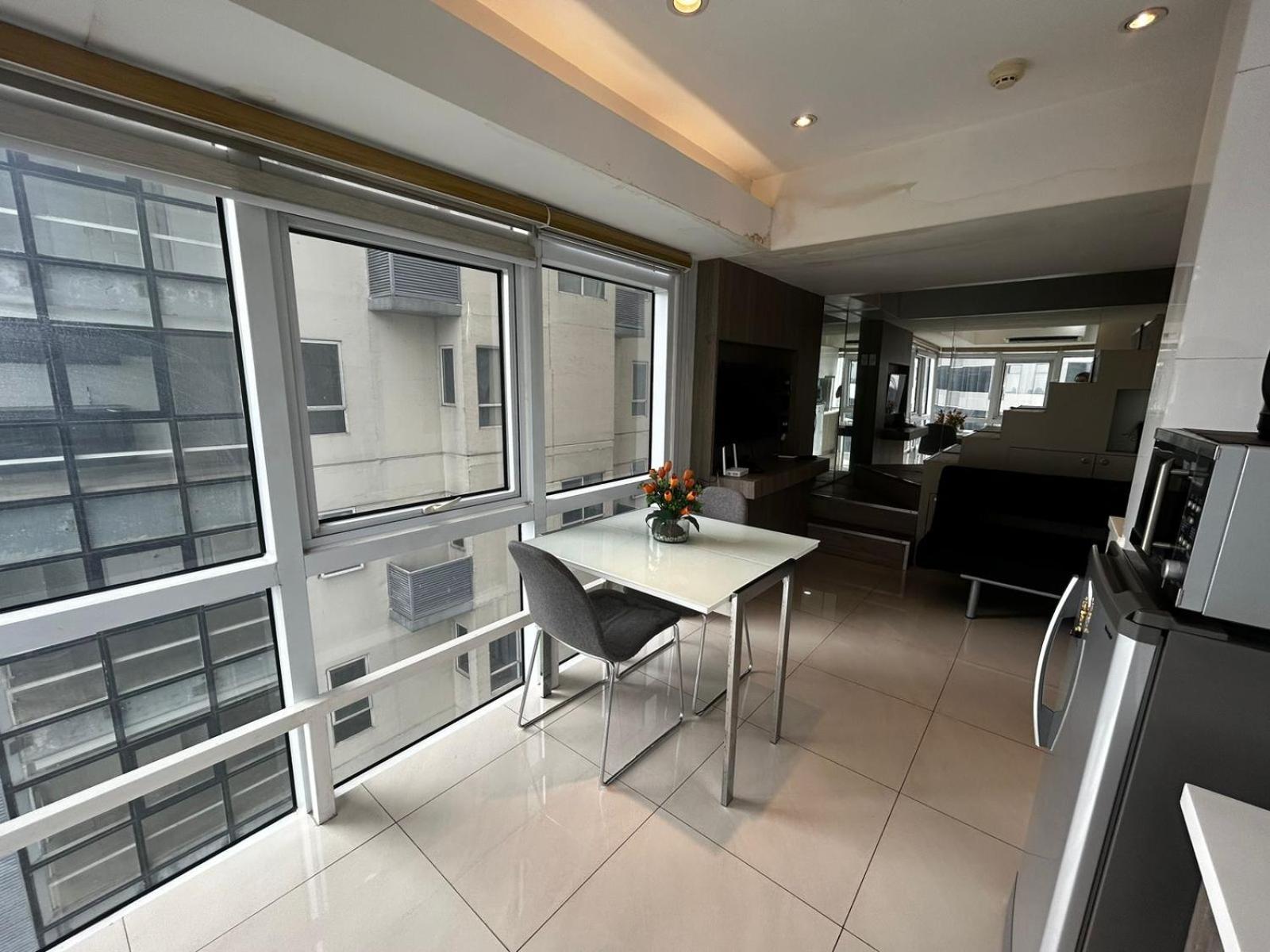Oasis Regency @ Fort Victoria Bgc Тагиг Экстерьер фото