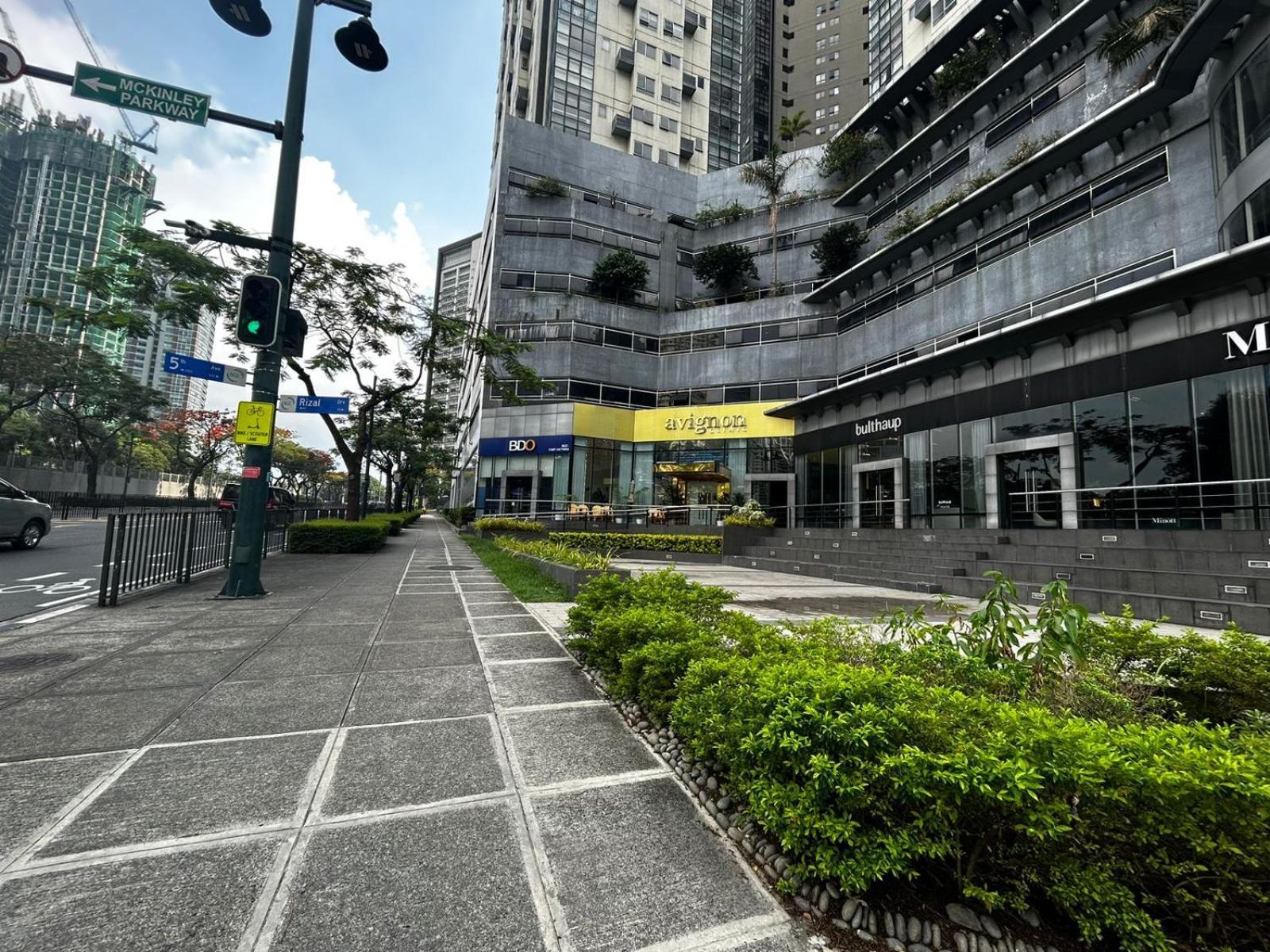Oasis Regency @ Fort Victoria Bgc Тагиг Экстерьер фото
